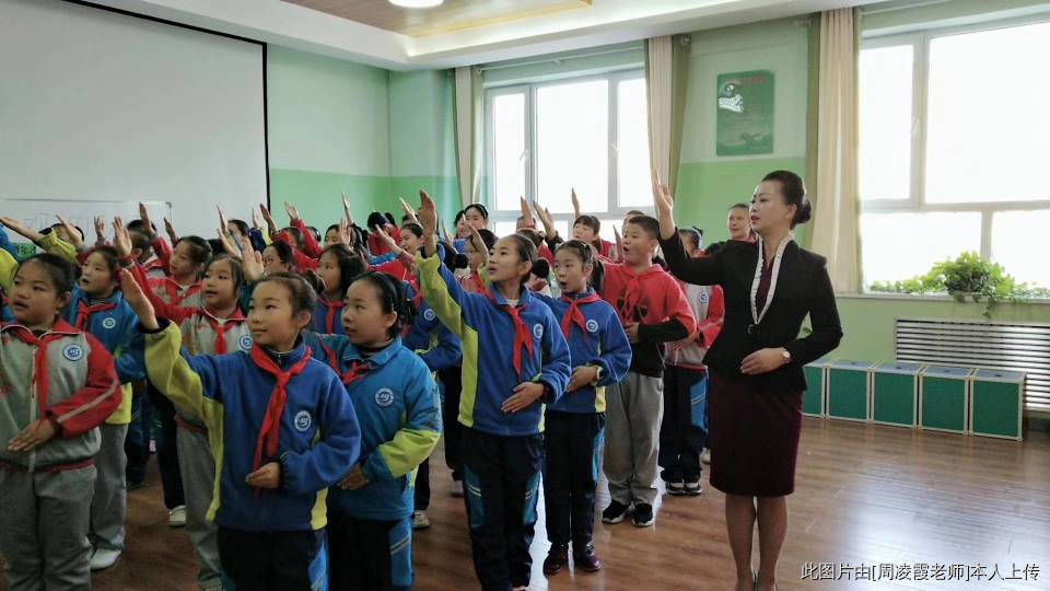 周凌霞:越來越多的學(xué)校需要孩子們學(xué)習(xí)禮儀修養(yǎng)